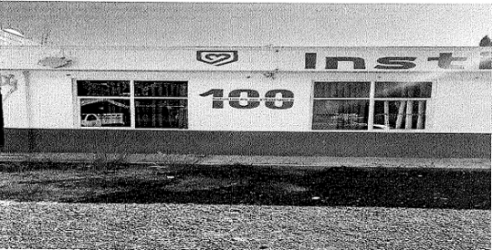 Imagen en blanco y negro de un edificio

Descripción generada automáticamente con confianza media