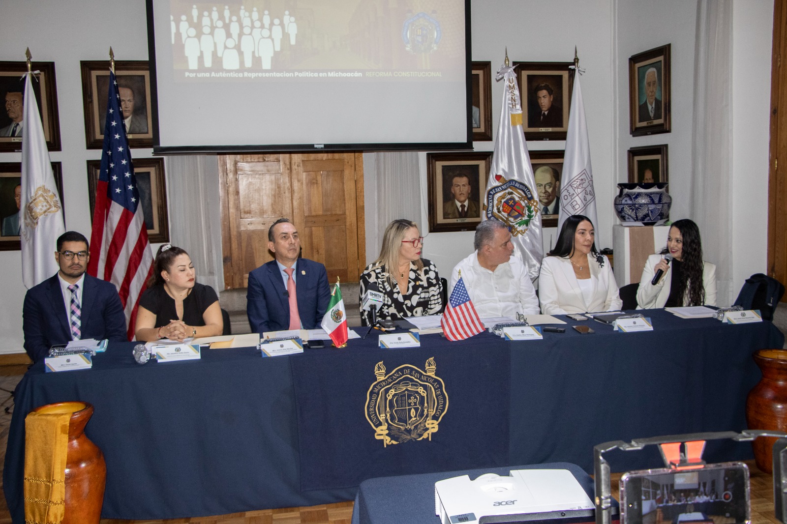 Amelí Gissel Navarro Lepe, Magistrada del Tribunal Electoral del Estado (TEEMICH) se manifestó a favor de la justicia electoral que garantiza y da efectividad a los derechos políticos de los ciudadanos, en este caso de los ciudadanos mexicanos y michoacanos en el exterior; de una justicia inclusiva, con perspectiva ciudadana, garante de las personas, donde se eliminen prejuicios, estereotipos y obstáculos para que puedan acceder a sus derechos en condiciones de equidad y donde se maximicen los derechos políticos de todas las personas.