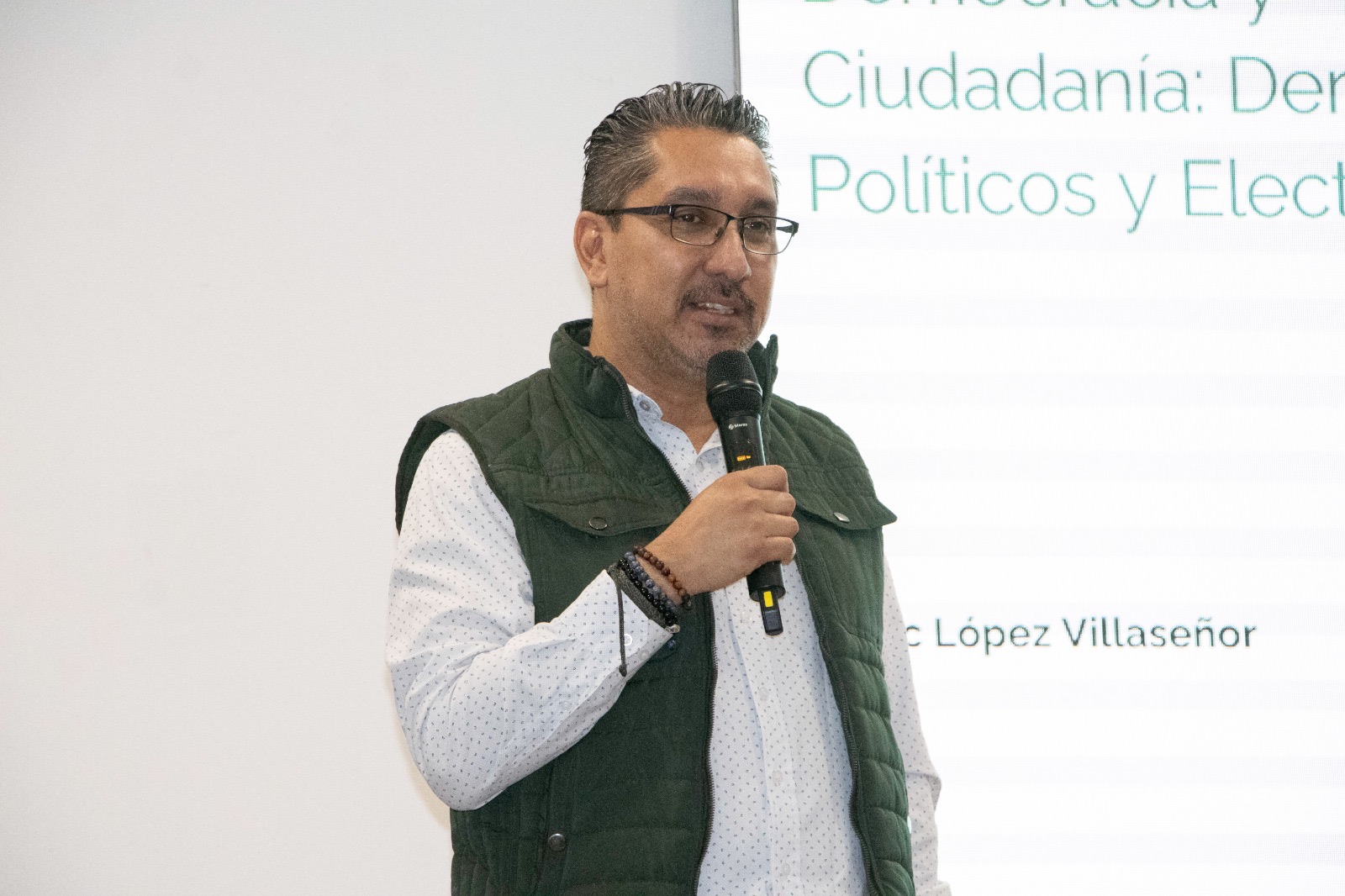 Magdo. Eric López Villaseñor impartió un conversatorio sobre los derechos político-electorales.